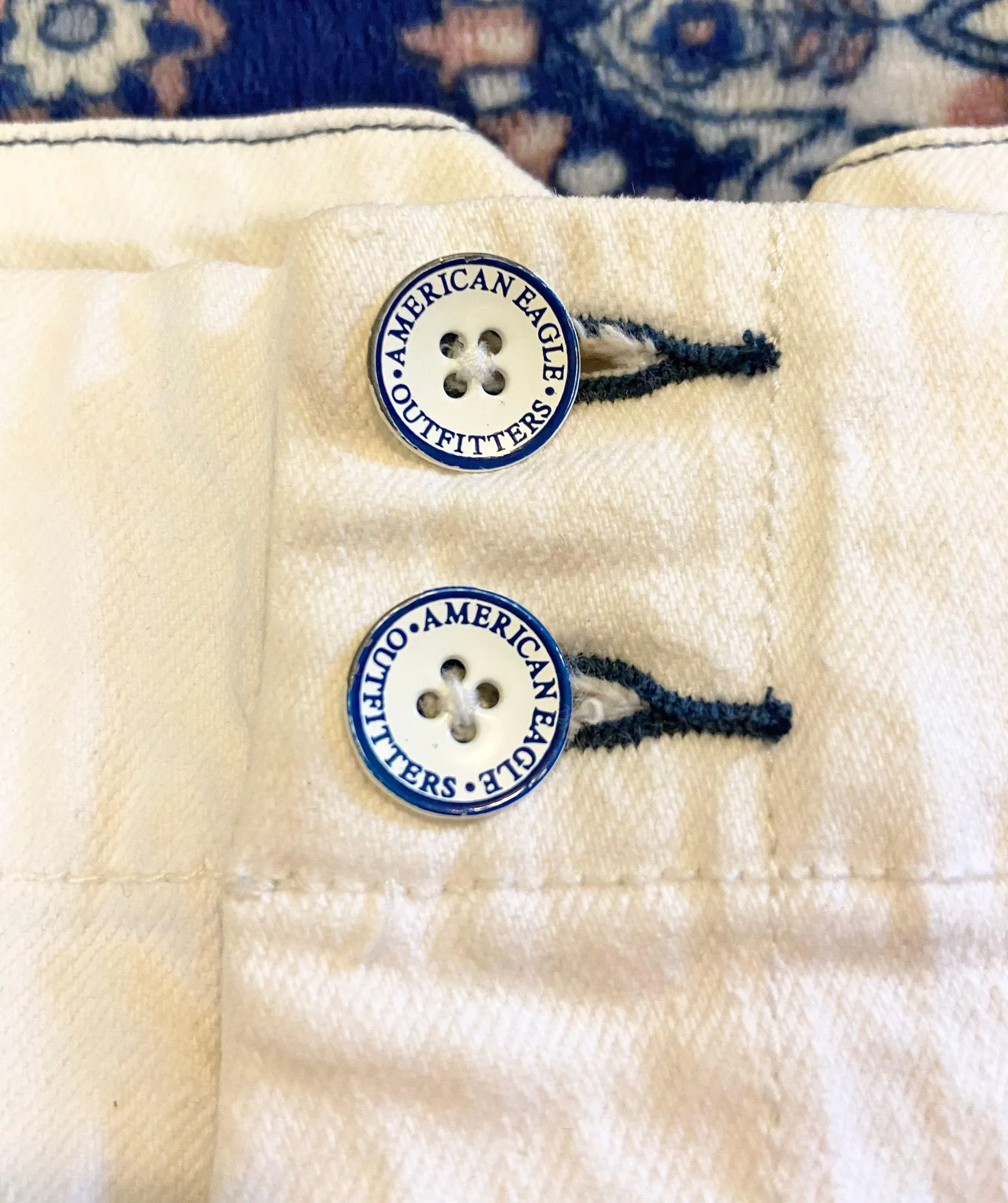 American Eagle white denim preppy shorts size 2 - Image 3