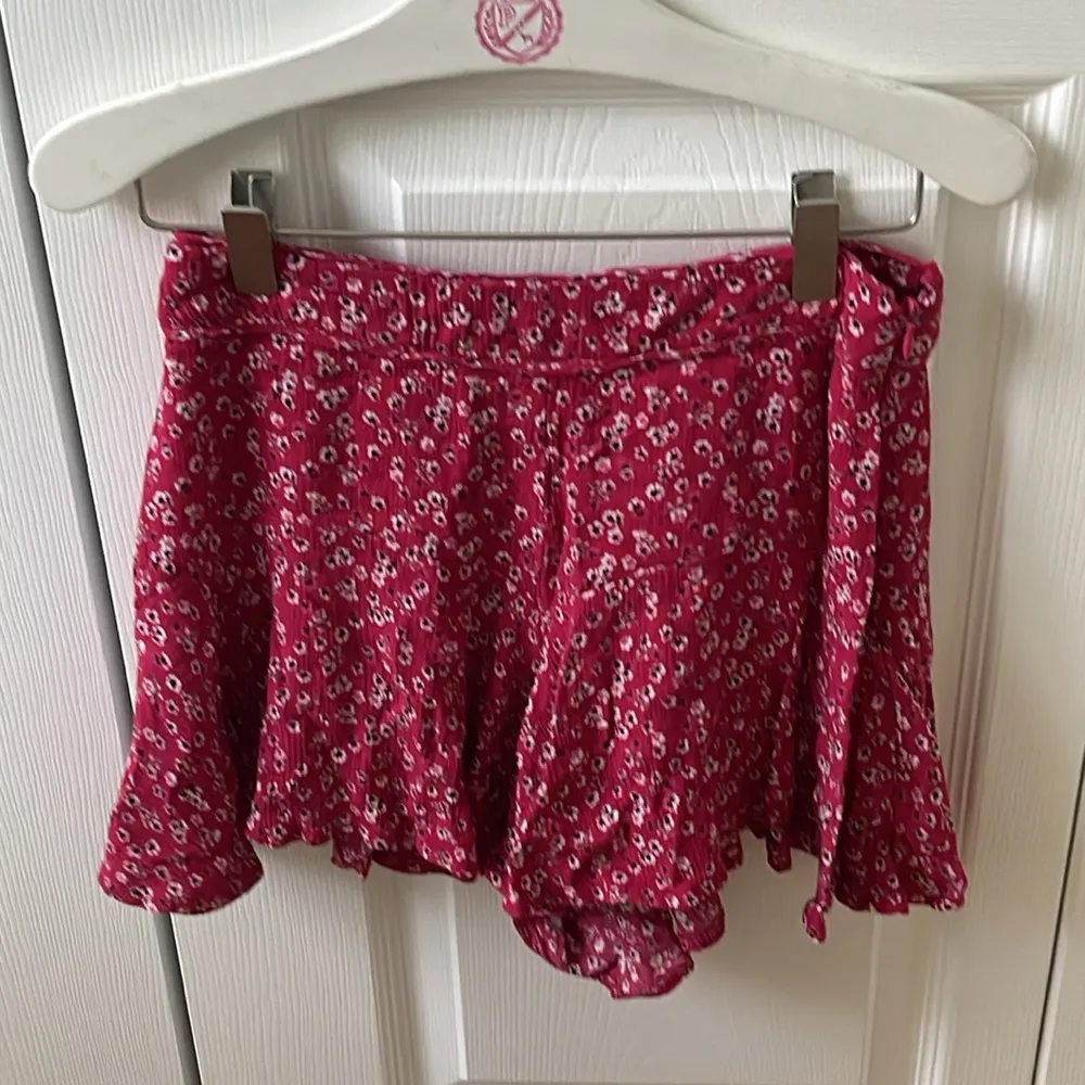 Princess Polly Carly Floral Shorts - Image 2