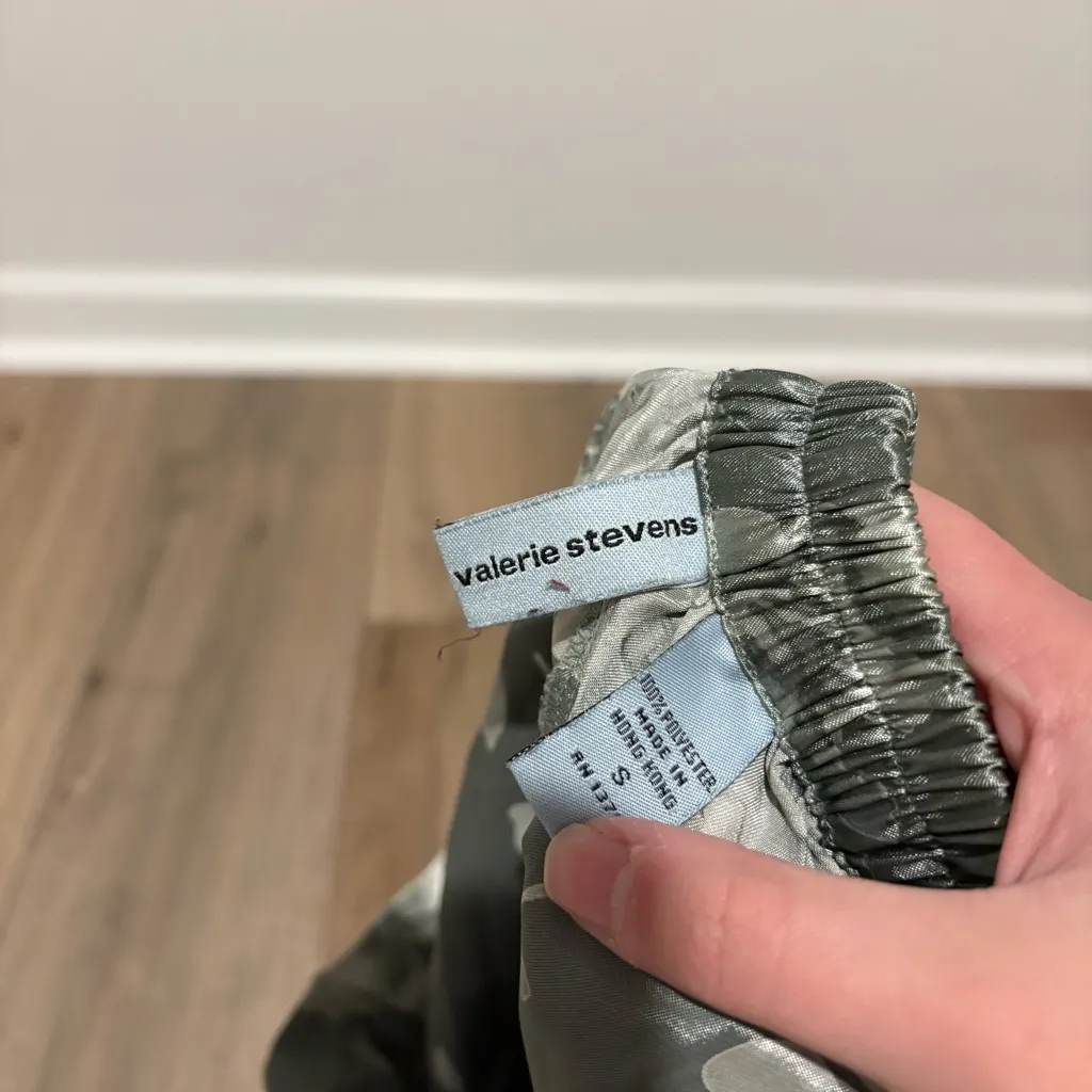 Valerie Stevens silky satin Floral Pajama Set Tank and Shorts green size small - Image 9