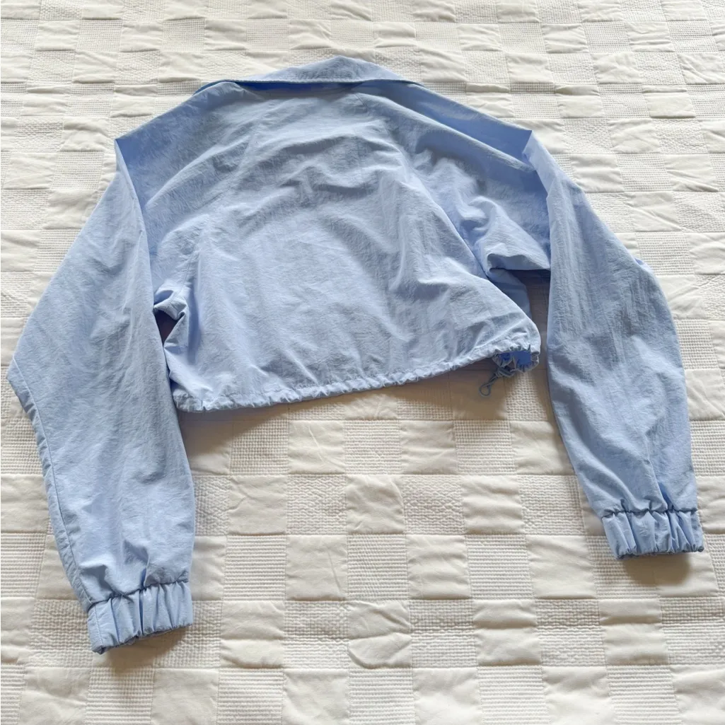 Alo Yoga Cropped 1/4 Zip Alumni Pullover in the color Seashell Blue size XS - Image 3