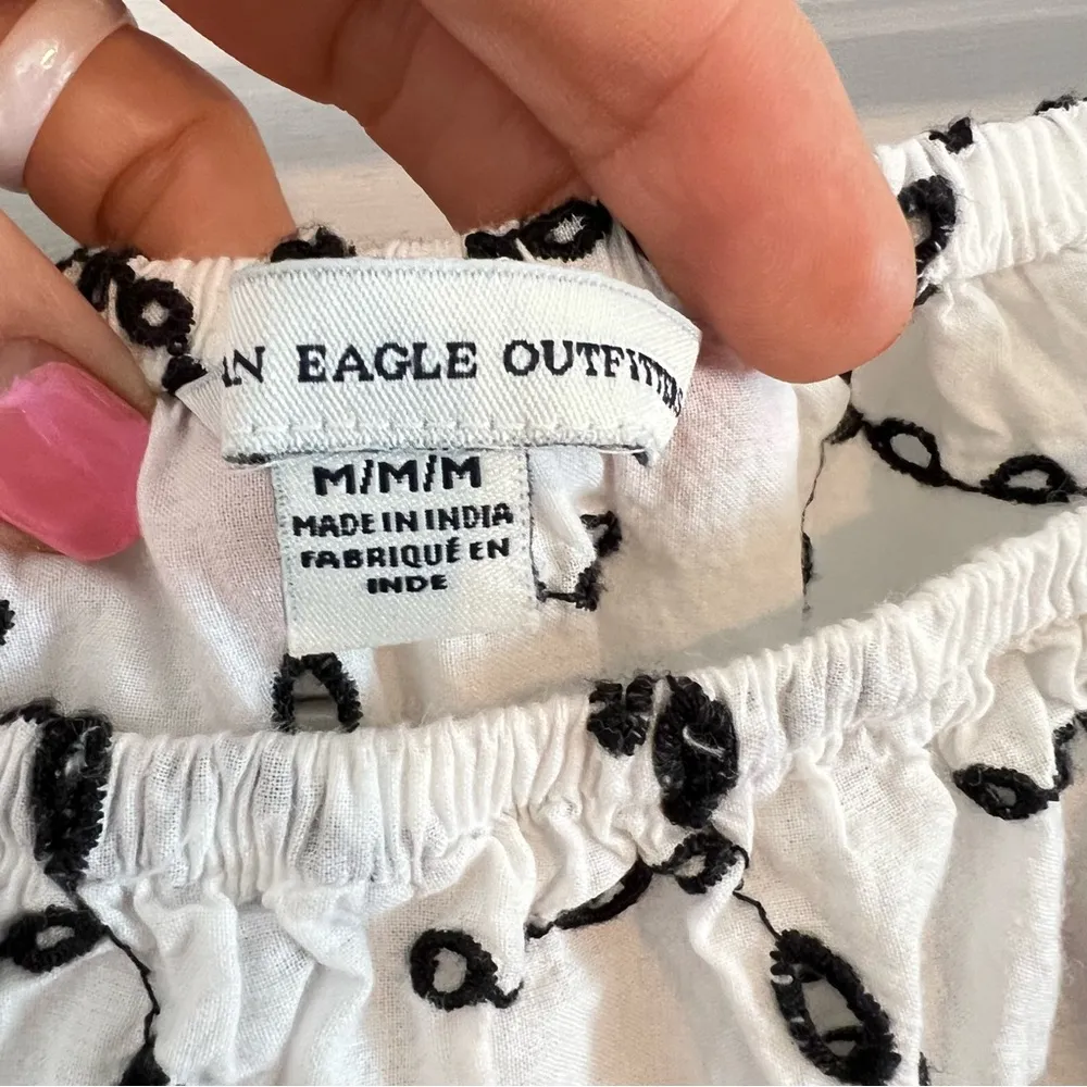 American Eagle Eyelet Off-The-Shoulder Crop Top. Size Medium. - Image 3