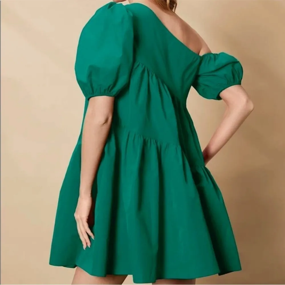 ASYMMETRICAL NECK TRIM PUFF SLEEVE DRESS IN GREEN SZ XL - Image 2