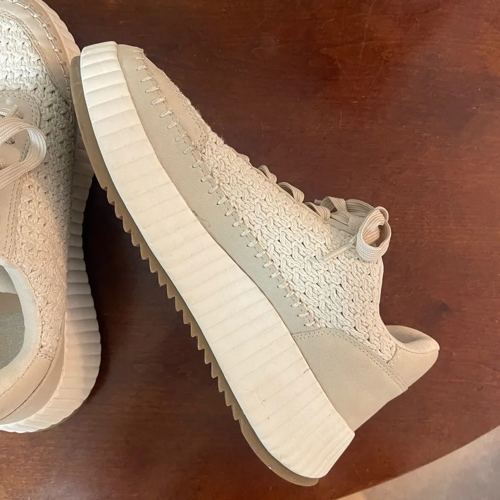 DV Dolce Vita Women's Fay Sneaker in Natural Lace - Image 5