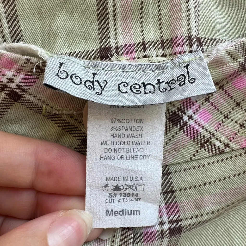 Y2K vintage Pink and green plaid low rise cargo shorts with pockets - Image 3