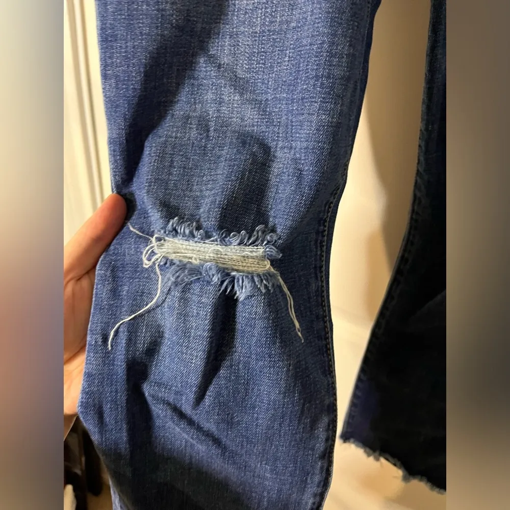 CAbi Ripped Distressed Frayed Holes Denim High Cropped Straight Zip Jeans Sz 4 - Image 8