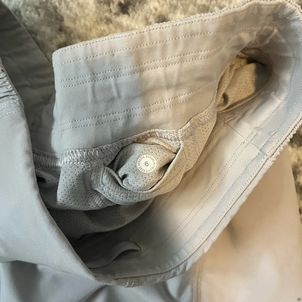 Lululemon Hotty Hot High-Rise Short 4" *Special Edition - Image 3