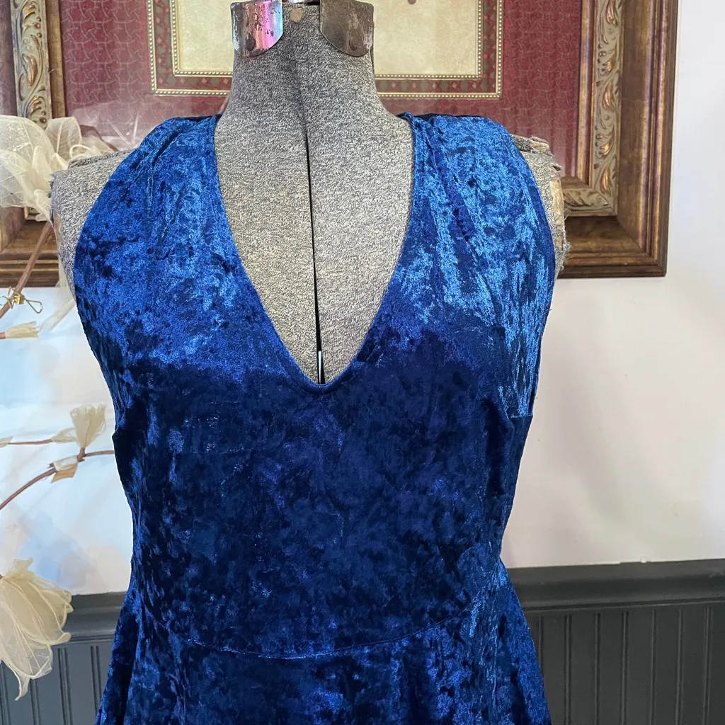 NWT Lulus Solo Album Blue Velvet Open Cross Back Mini Skater Dress - Sz M 💚🎀 - Image 5