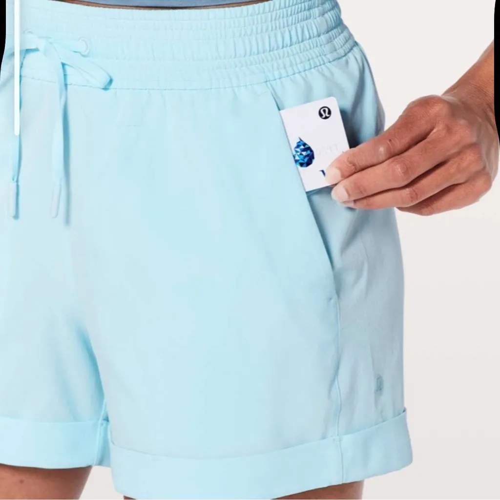 Lululemon Spring Break Away Short *4-way Stretch 3"
Blue Glow - Image 2