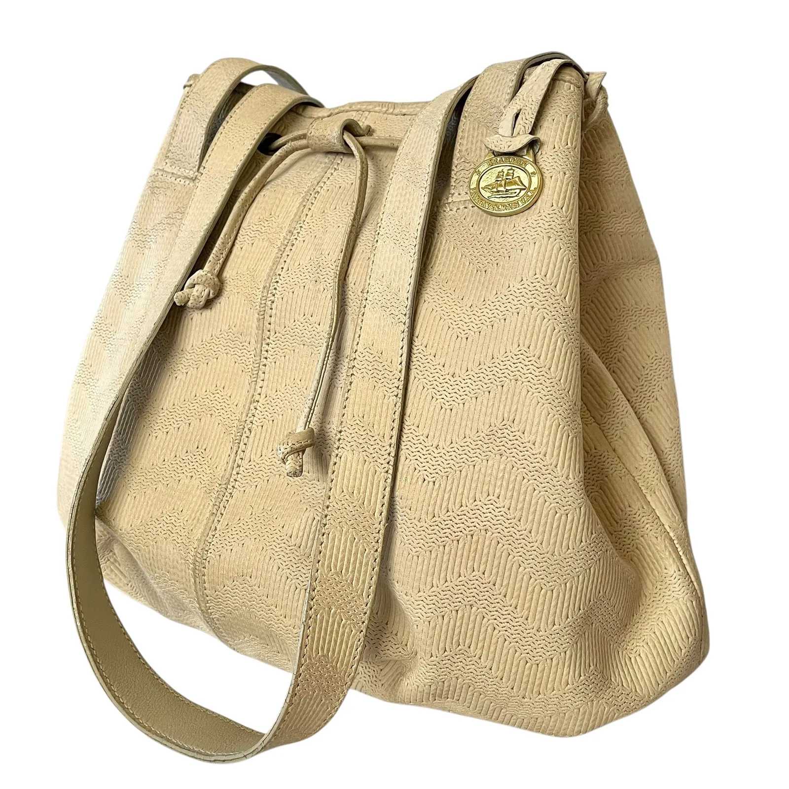 Brahmin 1980s Vintage Early Old Stock Chevron Embossed Cream Leather Bucket Bag - Image 11