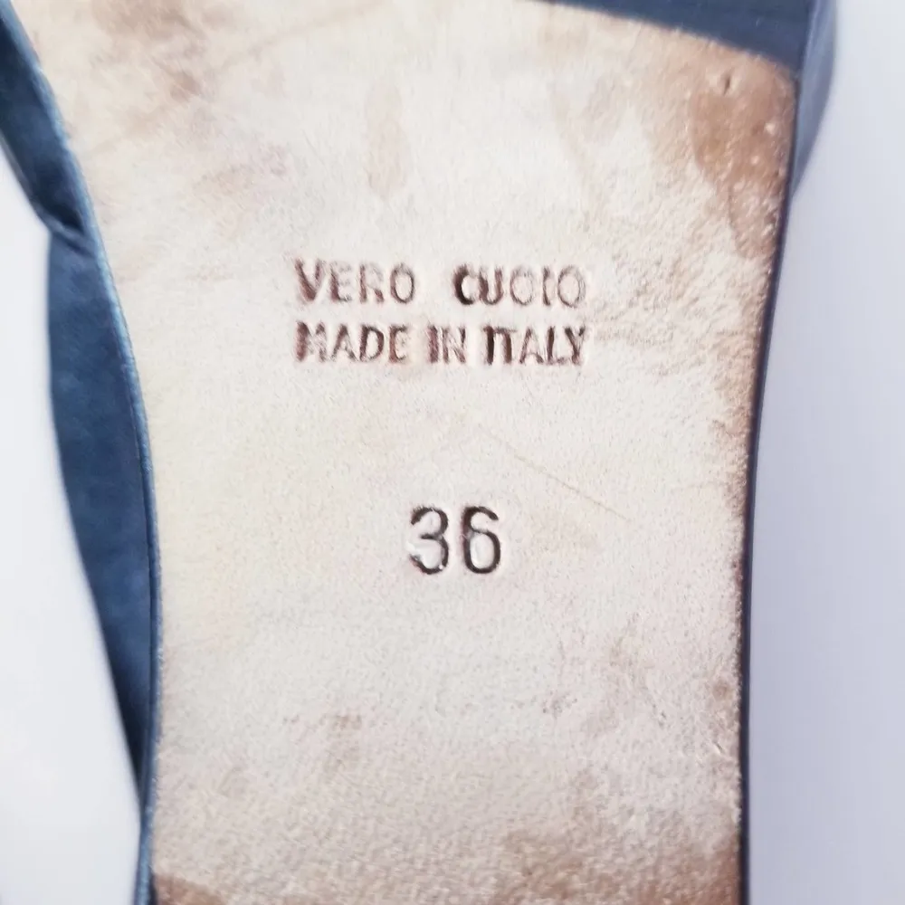 Taryn Rose Black Patent Wedge Sandals - Image 8