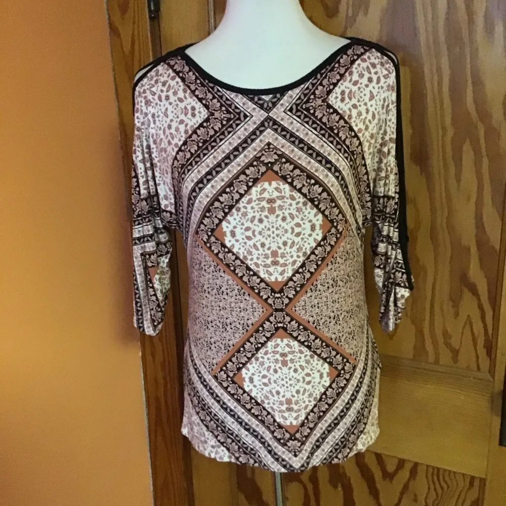 Rose & Olive patchwork print cold shoulder top - Image 7