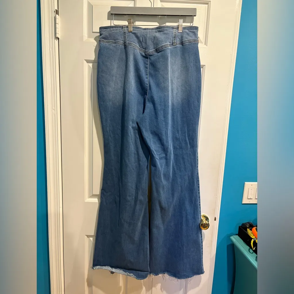 Free people we the free Crvy high waist  flare jeans sz 33 - Image 2