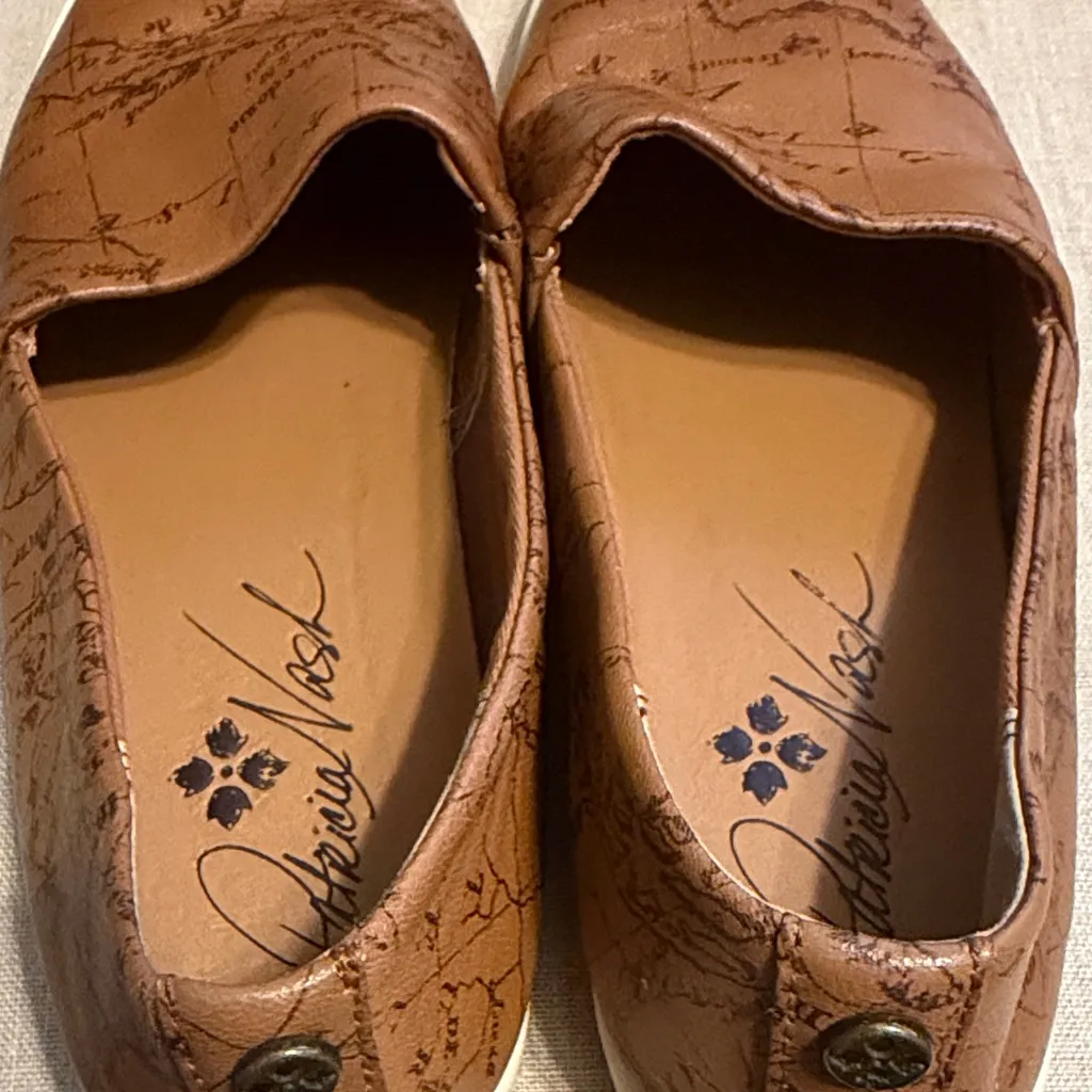 Patricia Nash Brown Map Print Women's Slip-On Shoes, Size 8.5 - Image 5