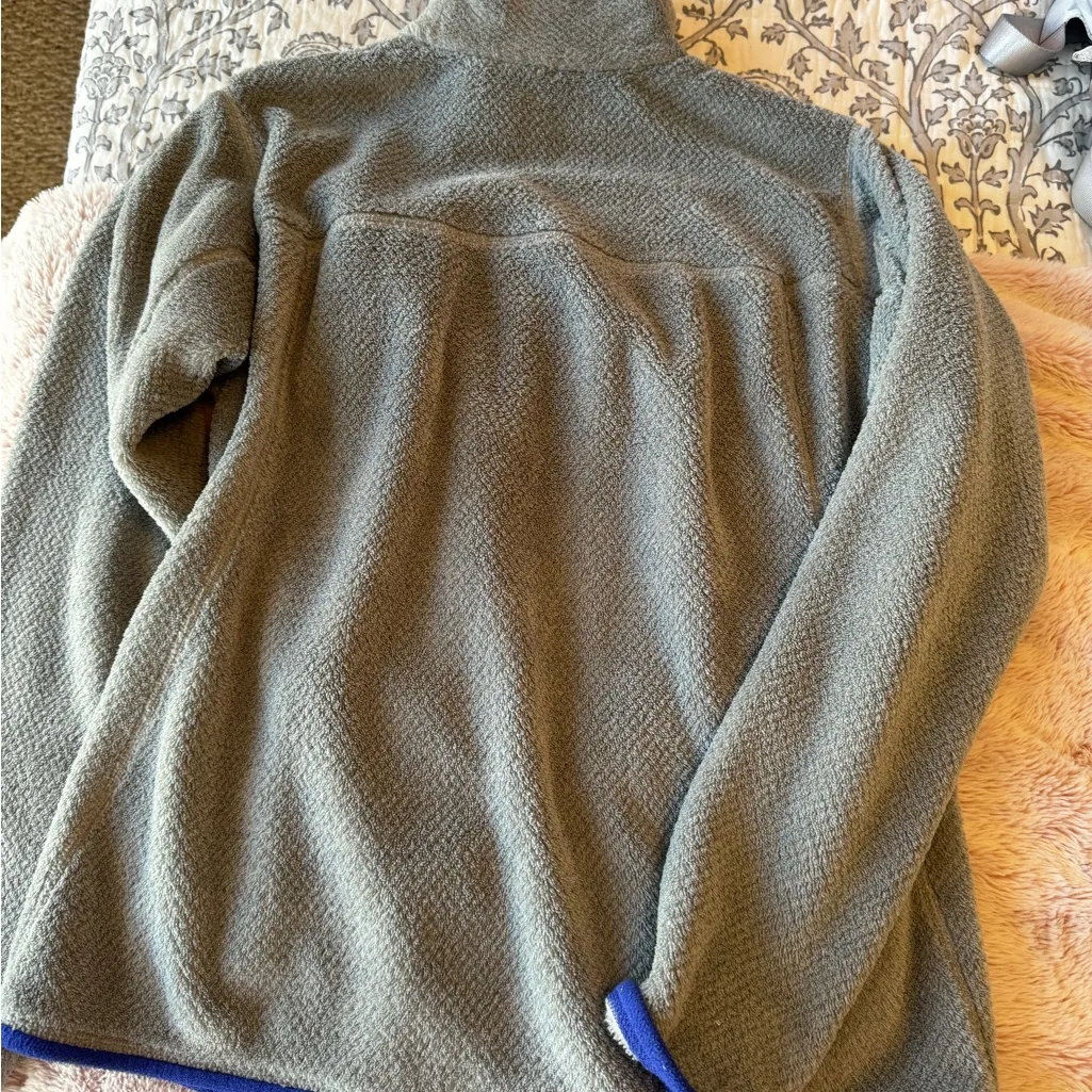 Patagonia  Gray Fleece Jacket - Image 3