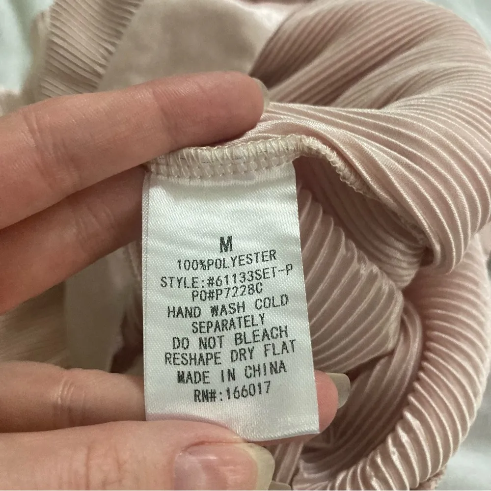 Blue B Satin Ribbed Sleek Shorts Size Medium Light Pink - Image 4