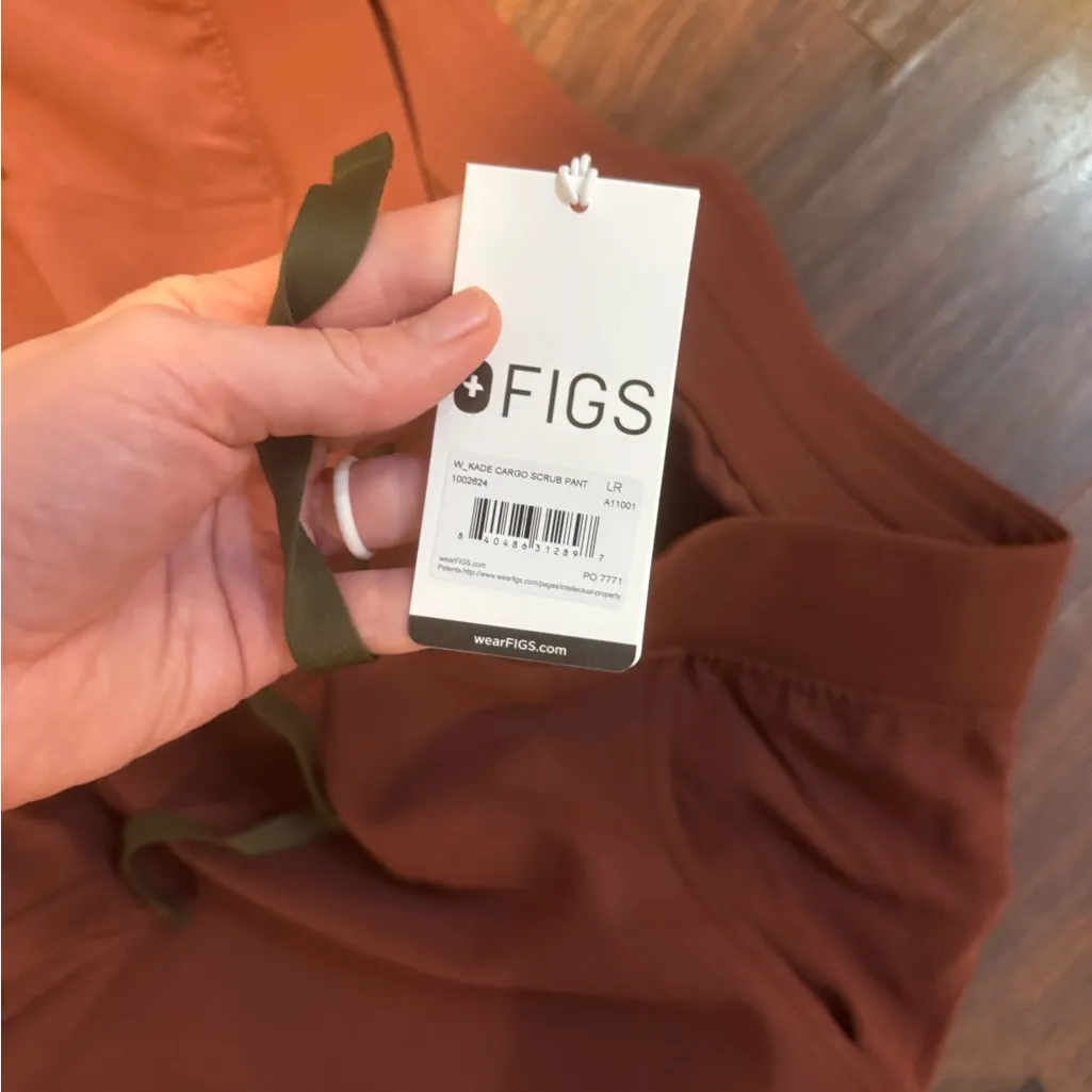 NWT Figs large cargo pants bottoms large - Image 5