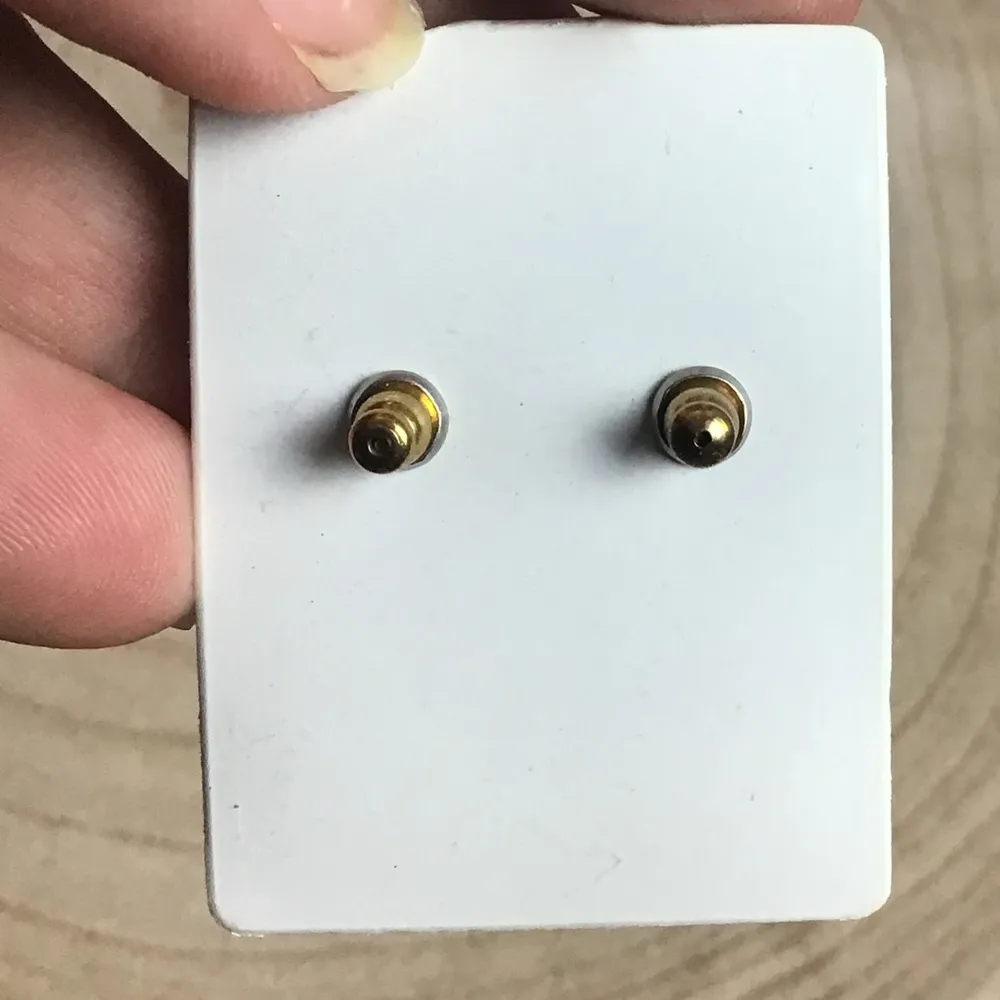 Vintage 1977 Star Wars C-3po studd earrings - Image 2