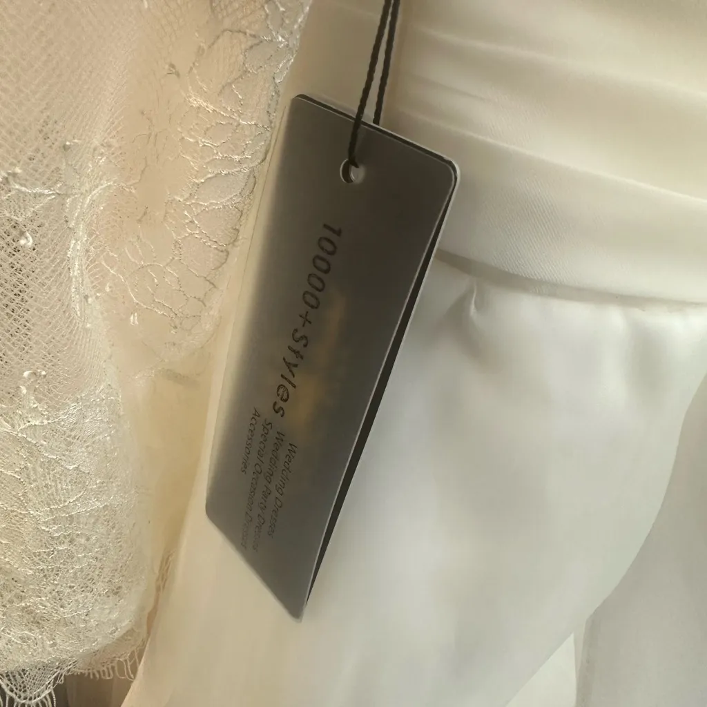 Elegant White Lace Wedding Dress Size undefined - Image 2