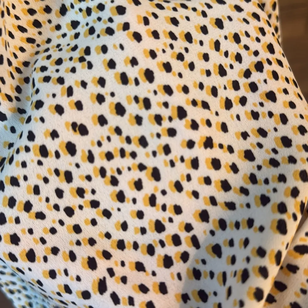 Cynthia steffe short sleeve v neck dot blouse - Image 3