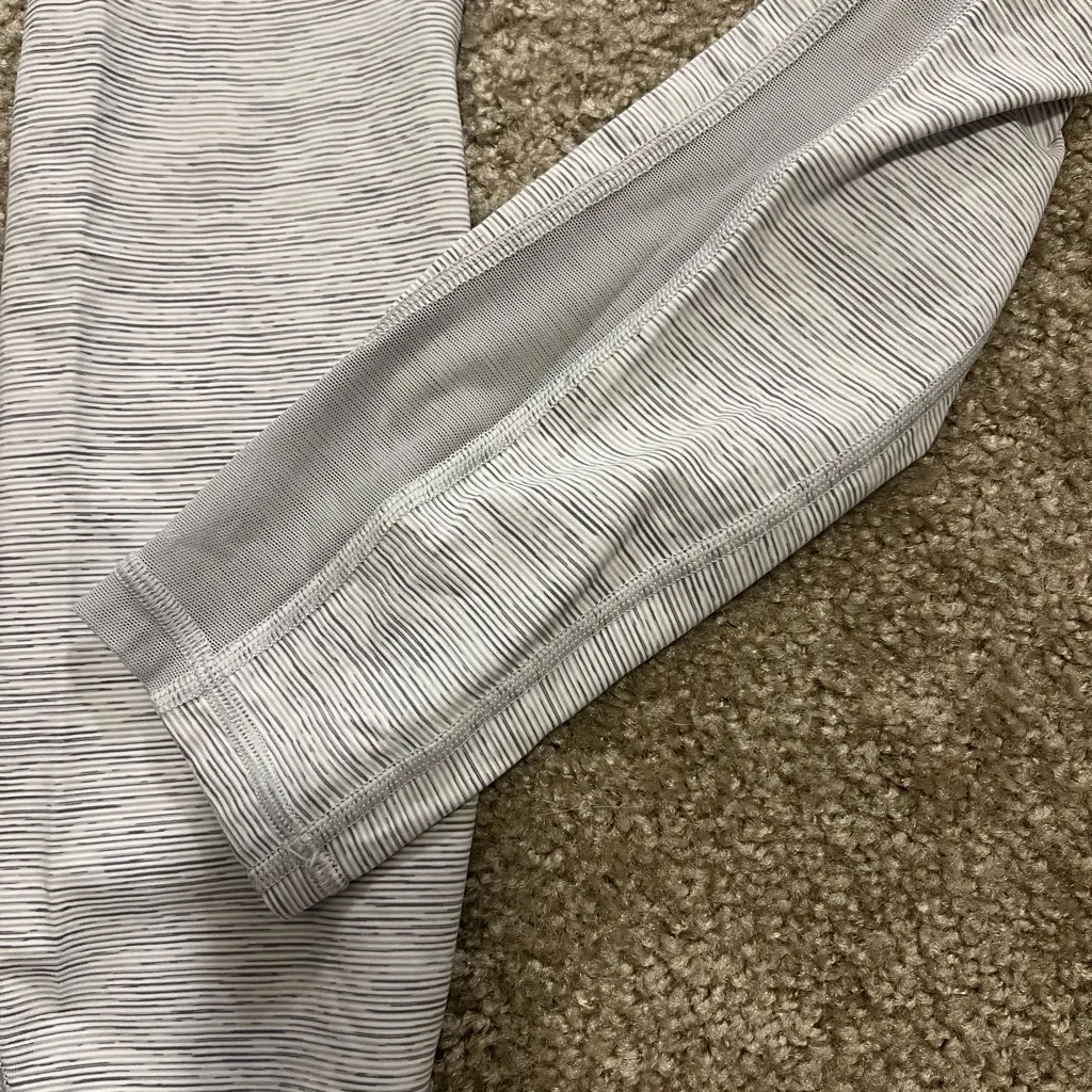 Lululemon train‎ times 7/8 pant 25” Sz 4 $98
We are from space ice grey - Image 6