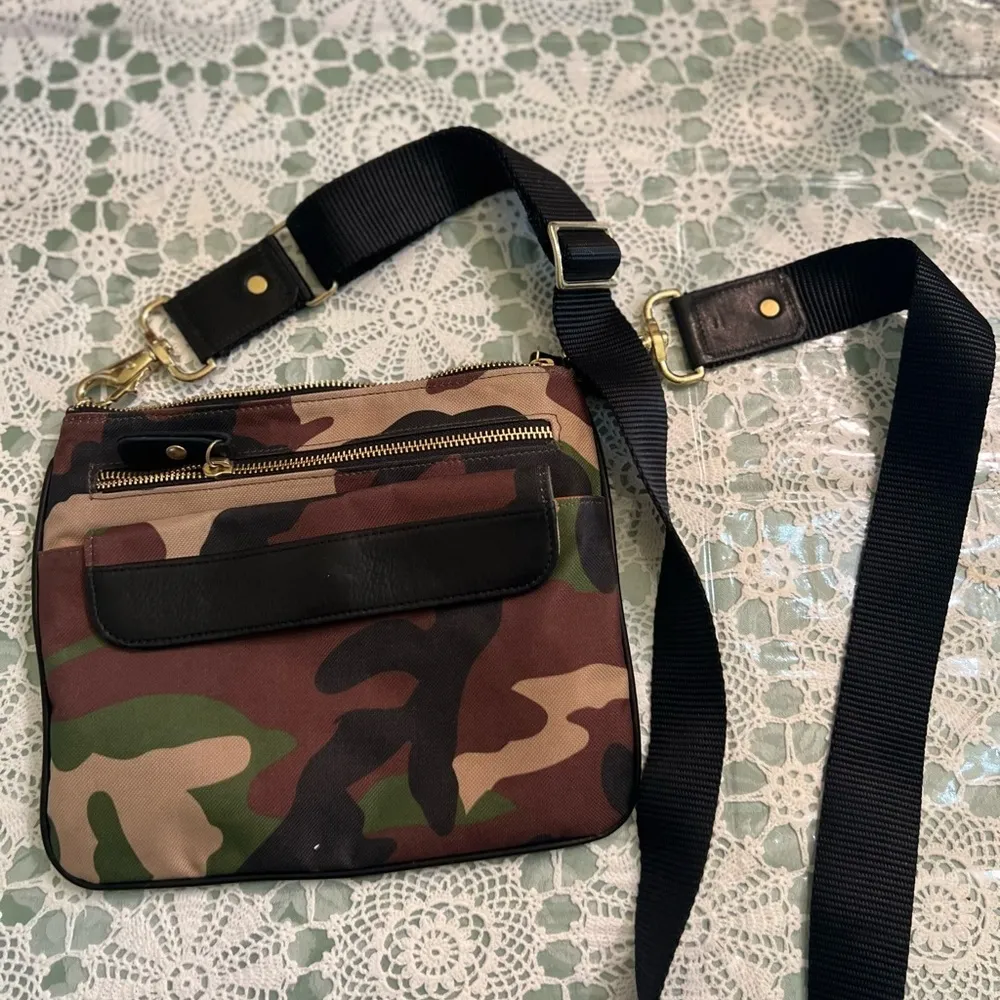 Camo Cross Body Green - Image 2