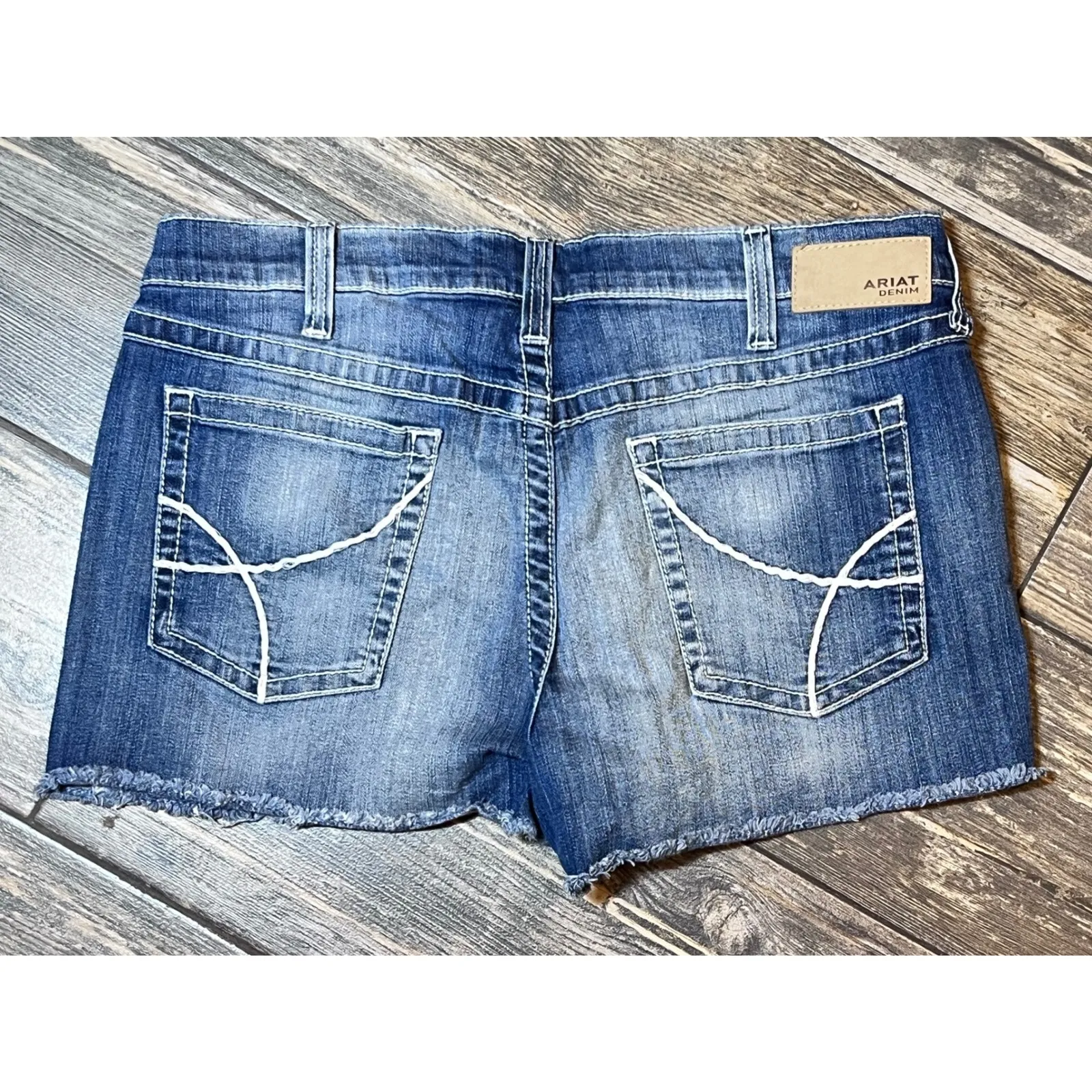 ARIAT Denim Boyfriend Jean‎ Shorts Size 32R Distressed Frayed Hem - Image 2