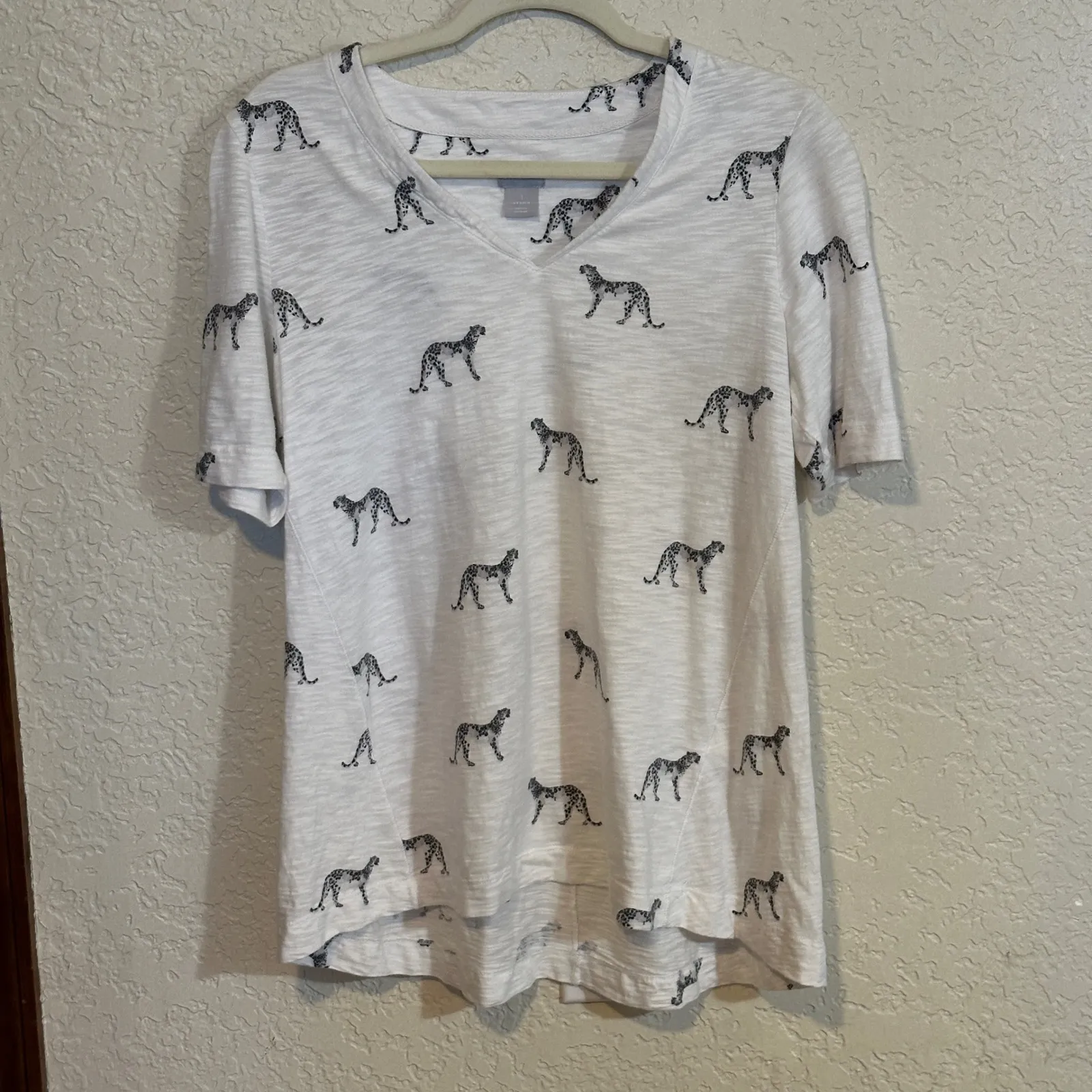 Chico's Size 1 M White‎ Cheetah Print V Neck Short Sleeve T Shirt Top - Image 2