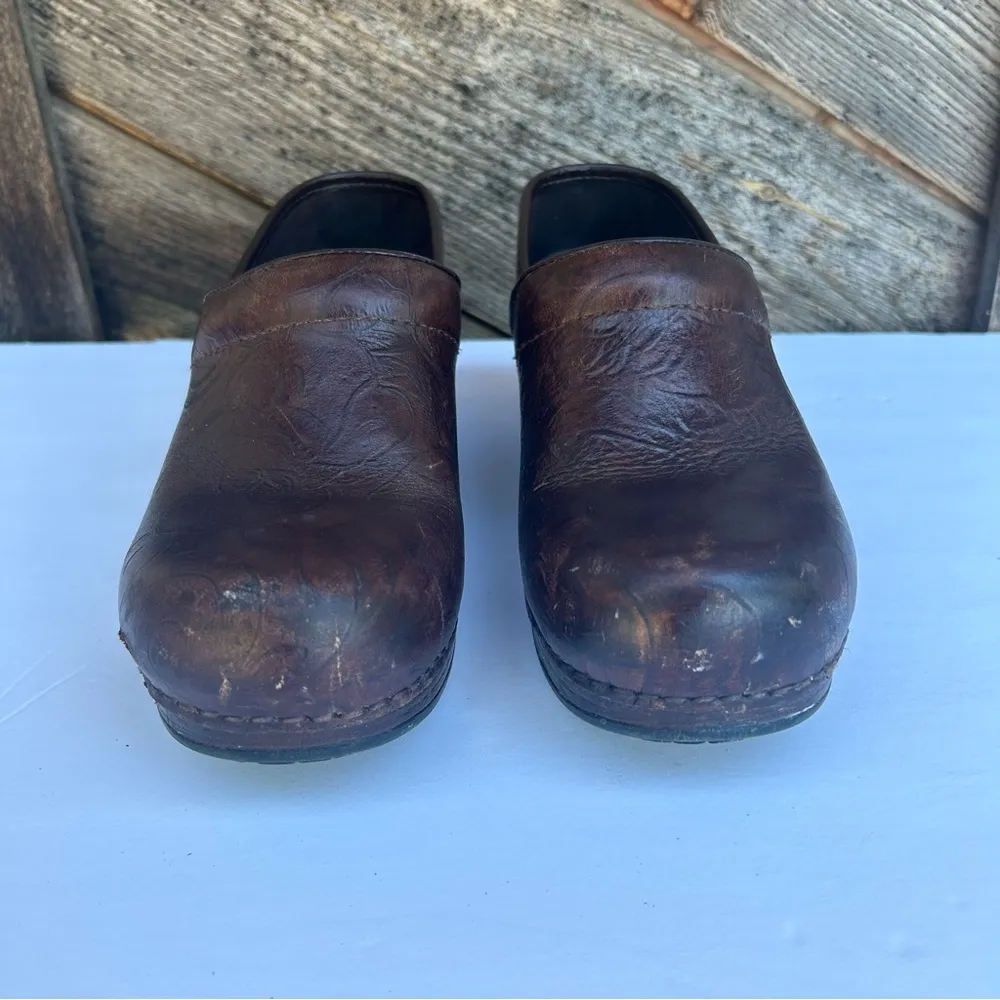 Dansko XP Brown Slip On Shoes Floral Tooled Leather Womens Size EU 39 US 8.5-9 - Image 3