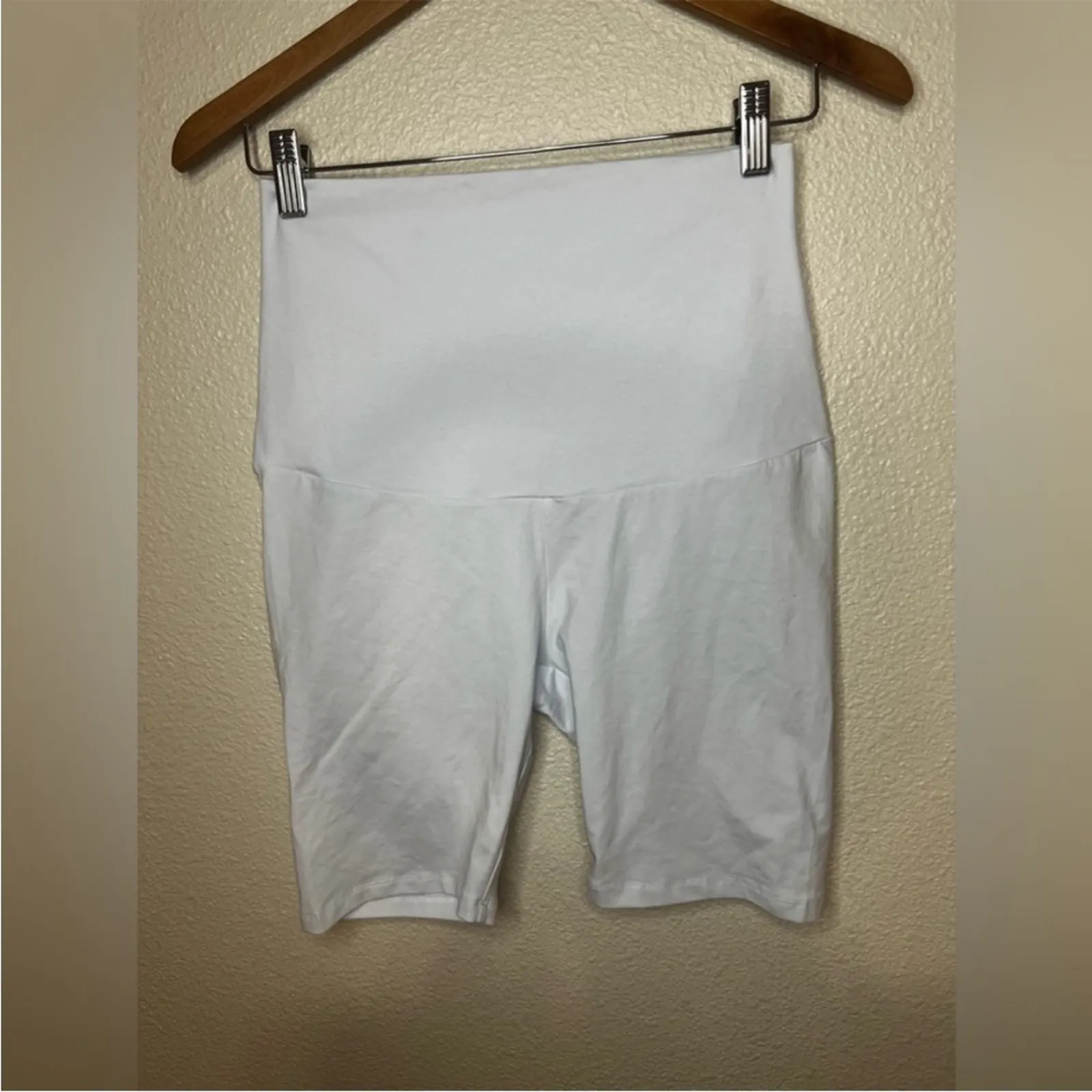 Angel maternity white high rise bike shorts XS maternity Size undefined - Image 6