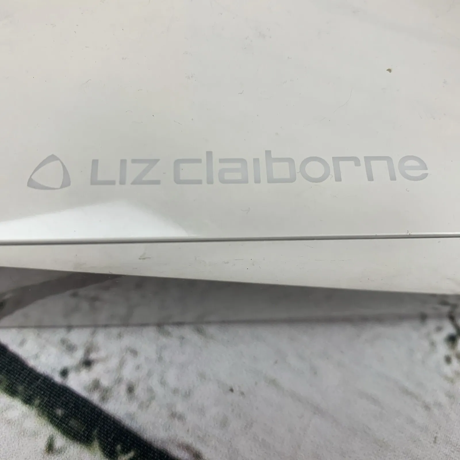 Liz Claiborne‎ Floral Wristlet Pouch Coin Purse with Original Box - Image 2