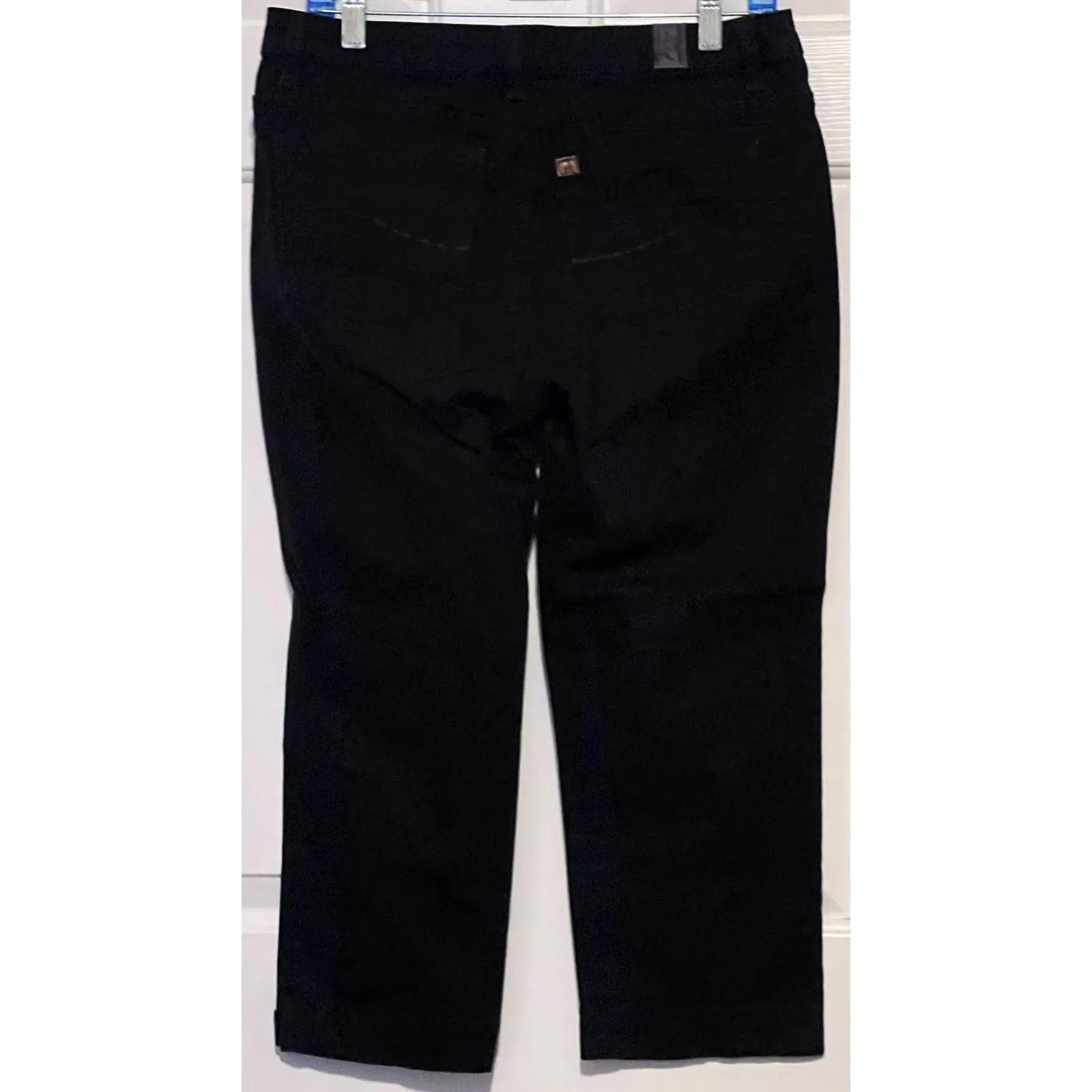 Aura From the Women at Wrangler Short Rise Black Jean Capris‎ Size 10P Avg - Image 2