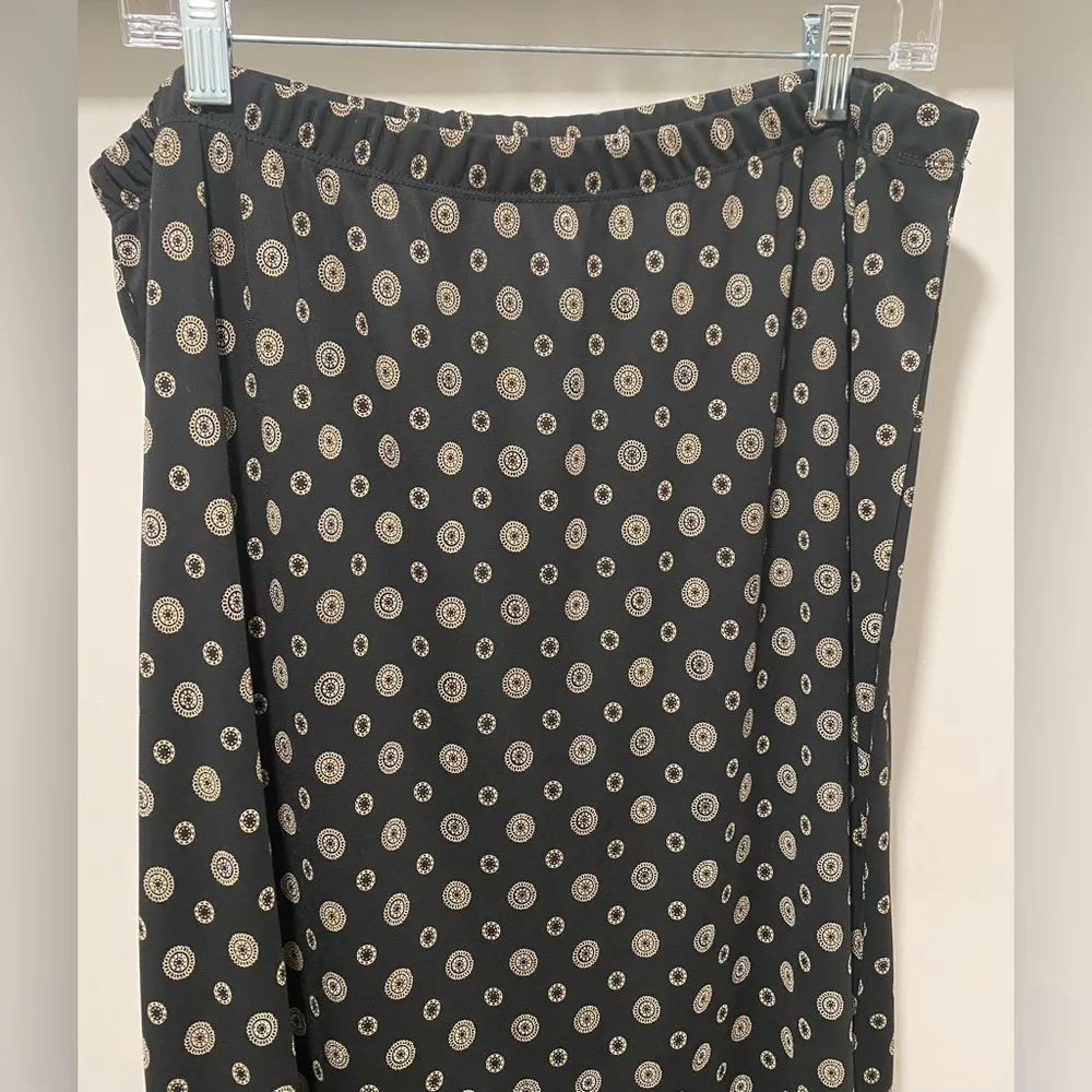 Vintage 90s  Woman Black Printed Straight Midi Skirt - Plus Size 1X - Image 2