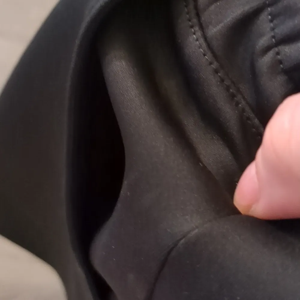 Good American  black shorts size 2 - Image 4