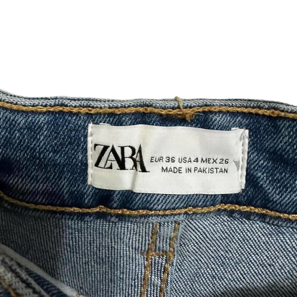 Women's Mid-Rise Cropped Flared Denim Frayed Hem Jeans Size 4 NEW - Image 4