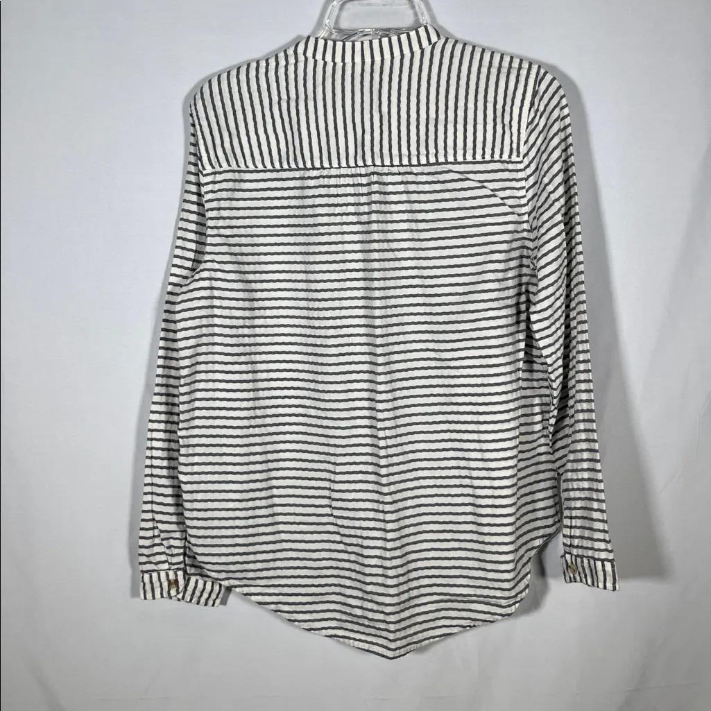 ABERCROMBIE & FITCH WOMENS GRAY WHITE STRIPED BUTTON DOWN TUNIC BLOUSE LARGE - Image 4