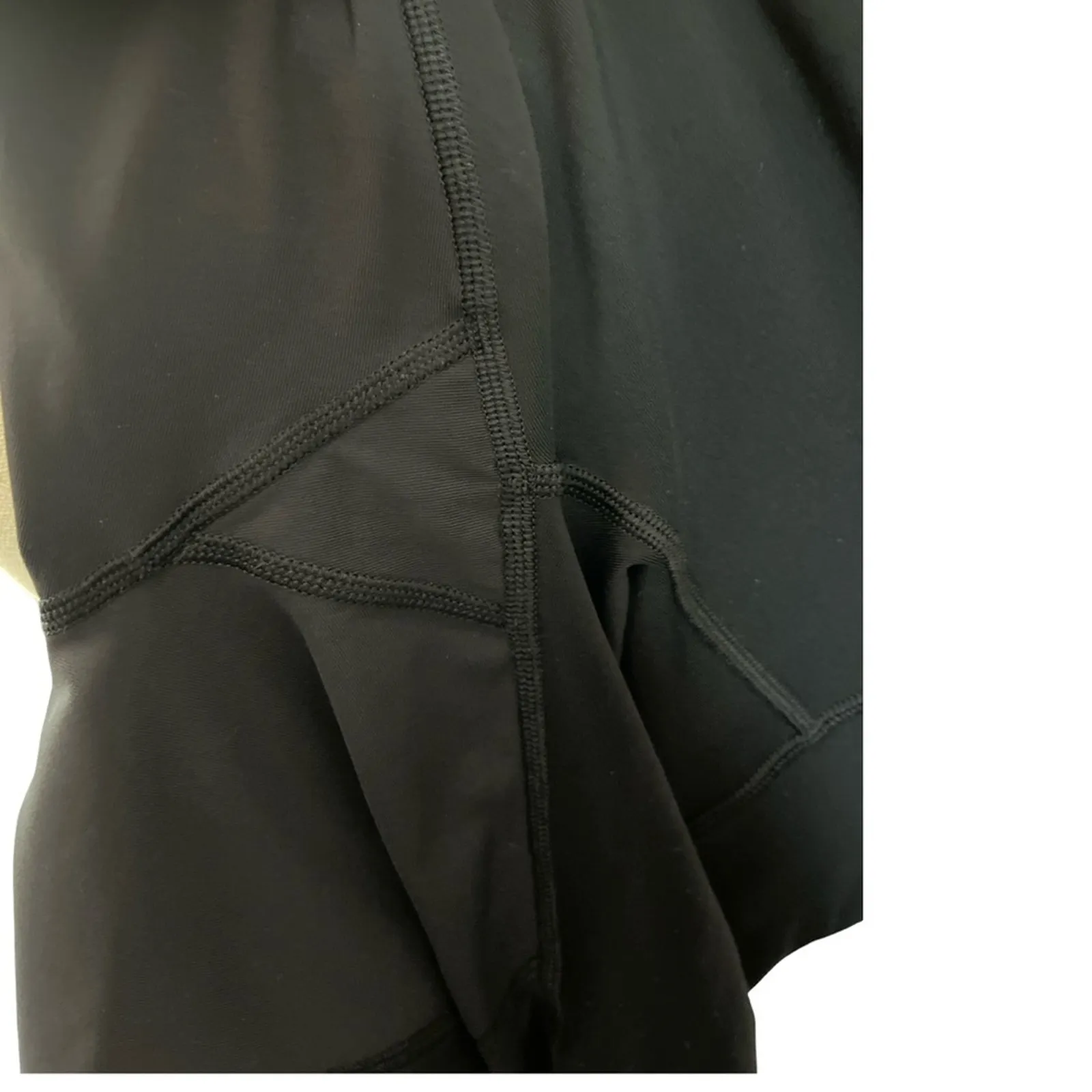 Lululemon Black Cropped Leggings Women’s Size 6 High Rise Sculpt Tech EUC - Image 8