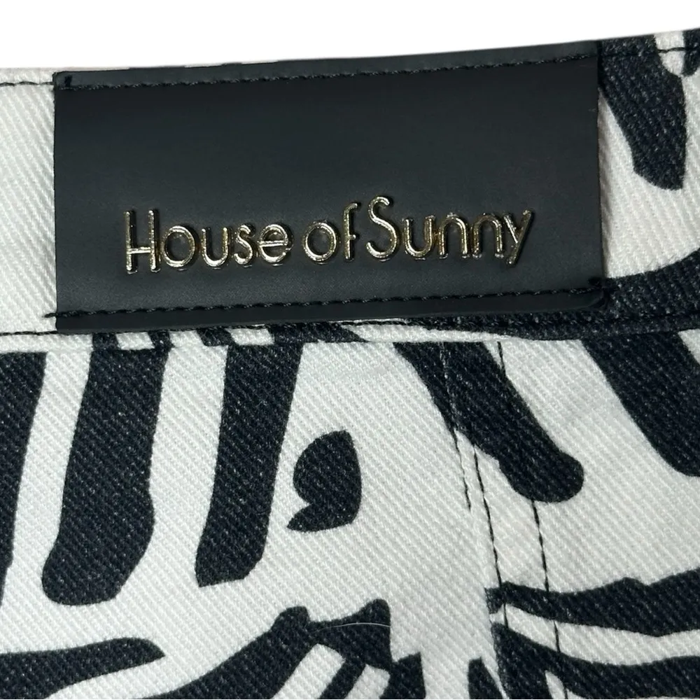 House of Sunny Reef Jessie Zebra Print High Rise
Jeans Black White Size 6 - Image 11