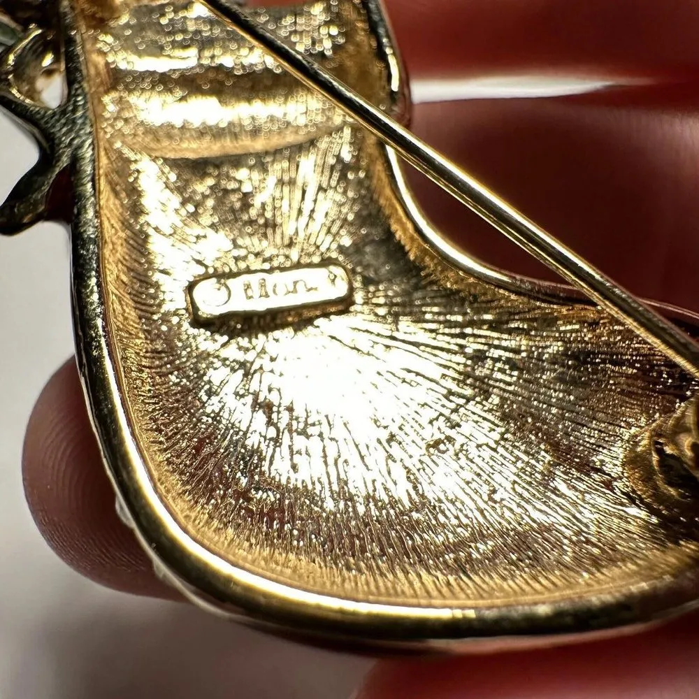 Monet Christmas Brooch Pin Stocking Enamel / Rhinestone Gold Tone / Red Signed - Image 7