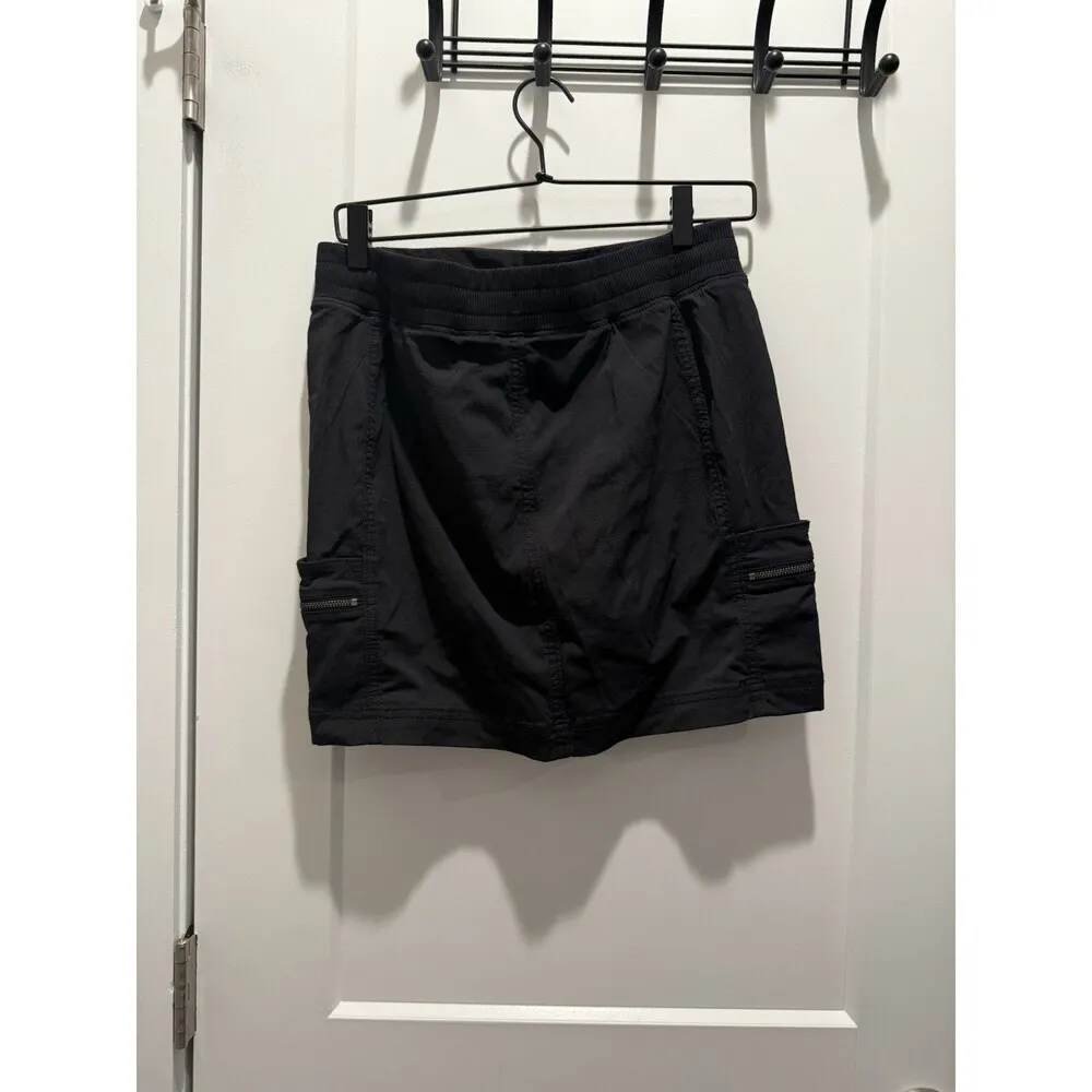 Women’s Athleta Black skirt skort M 8 EUC tennis golf built in shorts - Image 2