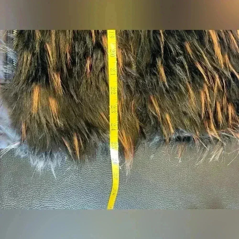 MontanaCo Faux Fur Women’s Full Zip Vest Quilted Brown Black Medium Western - Image 10