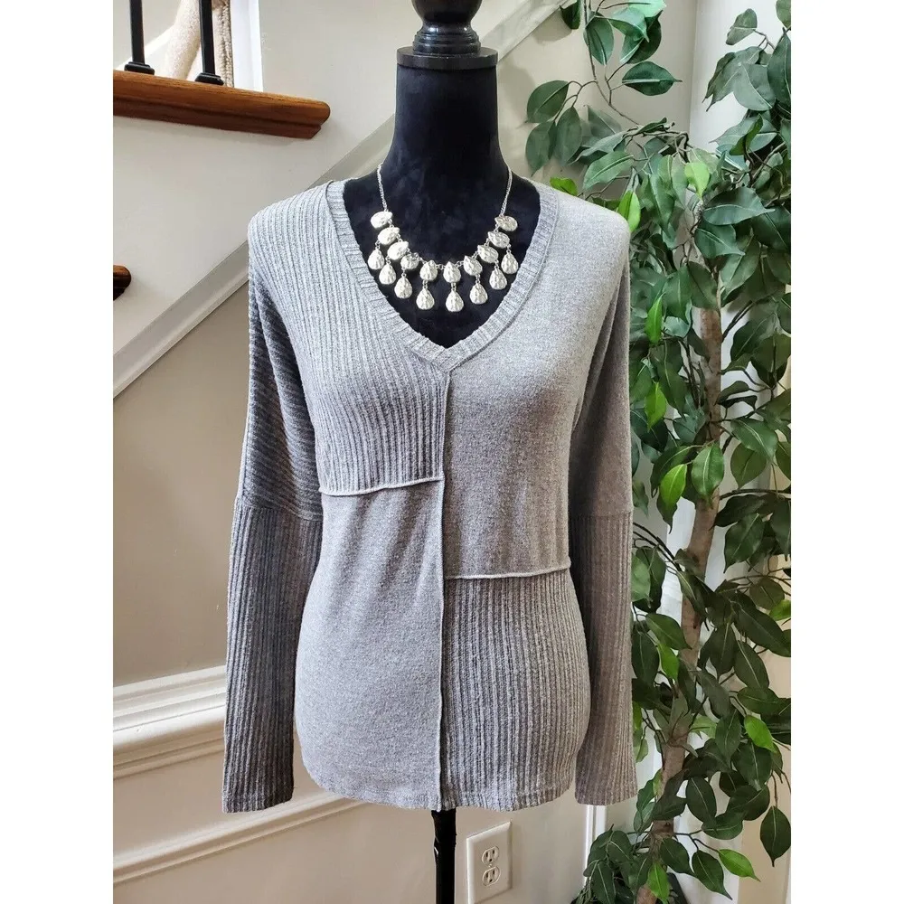 H By Bordeaux Women's Gray Polyester Long Sleeve V-Neck Pullover Knit Sweater XS - Image 12