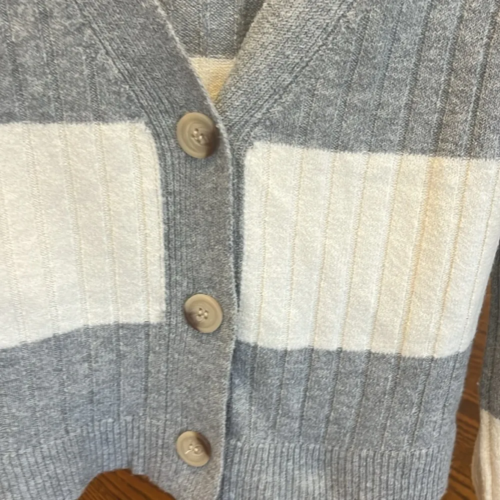 Gray Cream Striped Crop Cardigan New - Image 7