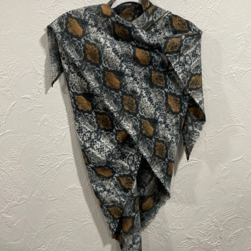Altar’d state fleece snake print triangle scarf - Image 3