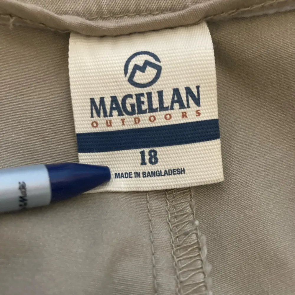 Magellan Tan Khaki Flat Front Women’s Shorts Size 18 Pockets Embroidered Logo - Image 6