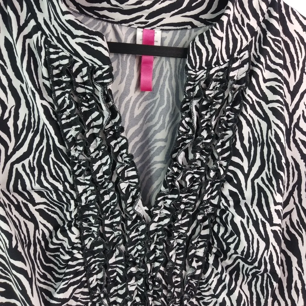 Big Strike 2X Funky Zebra Animal Print Top Plus in Black White - Image 3