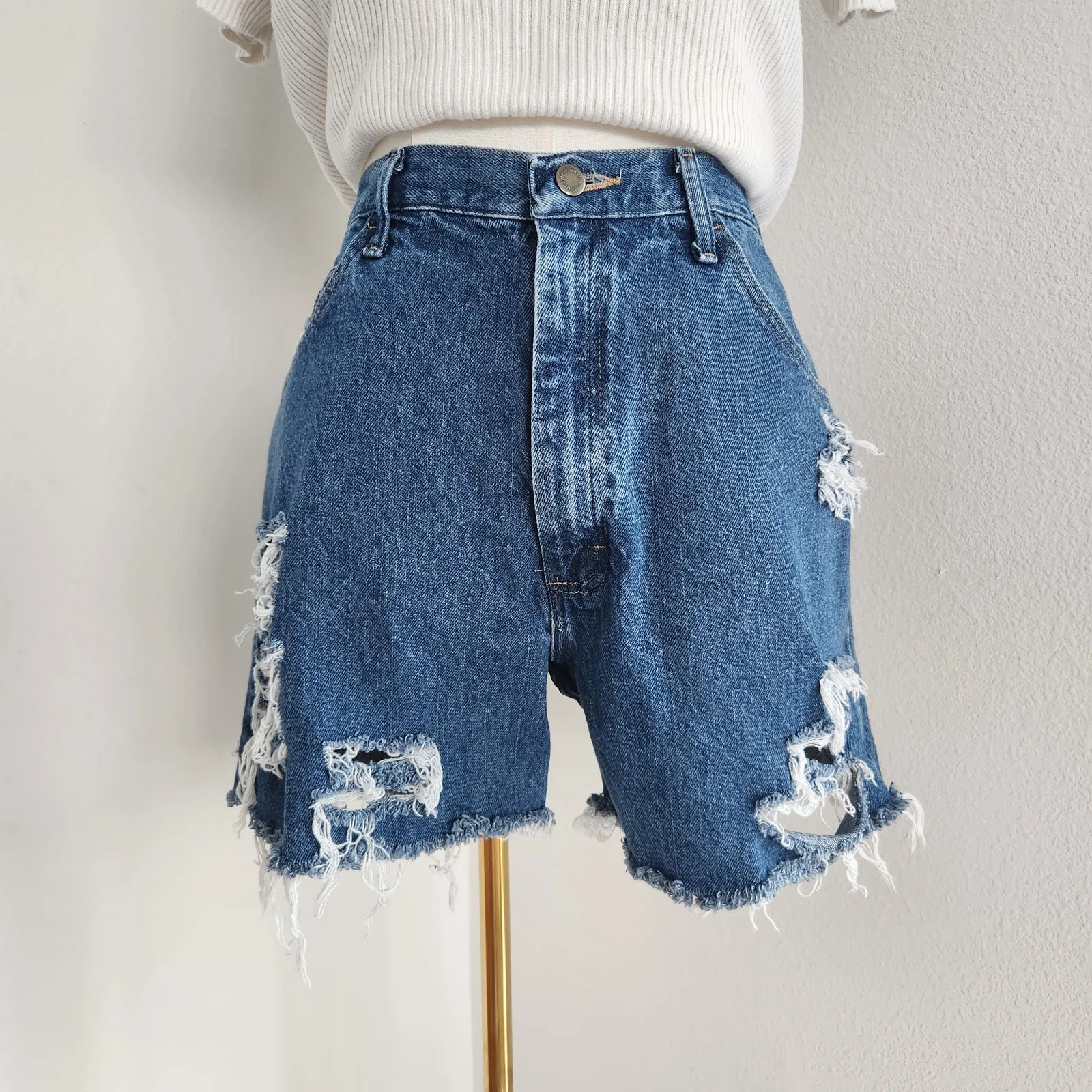 Wrangler Relaxed Fit High Waisted Distressed Denim Jean Shorts Ripped 32–33 - Image 9