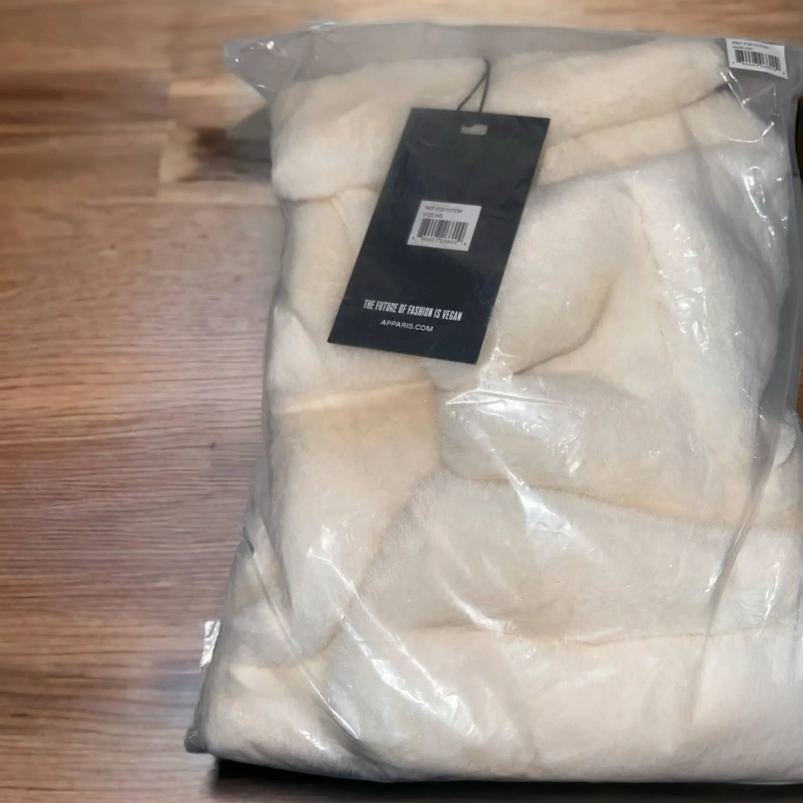 NWT! Apparis Bambi Faux Fur Luxe Plush Scarf in Ivory - Image 12