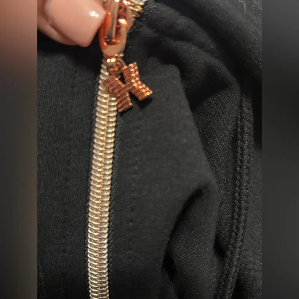 SAVAGE X FENTY FOREVER SAVAGE HOODED
ONESIE SIZE 4 - Image 7