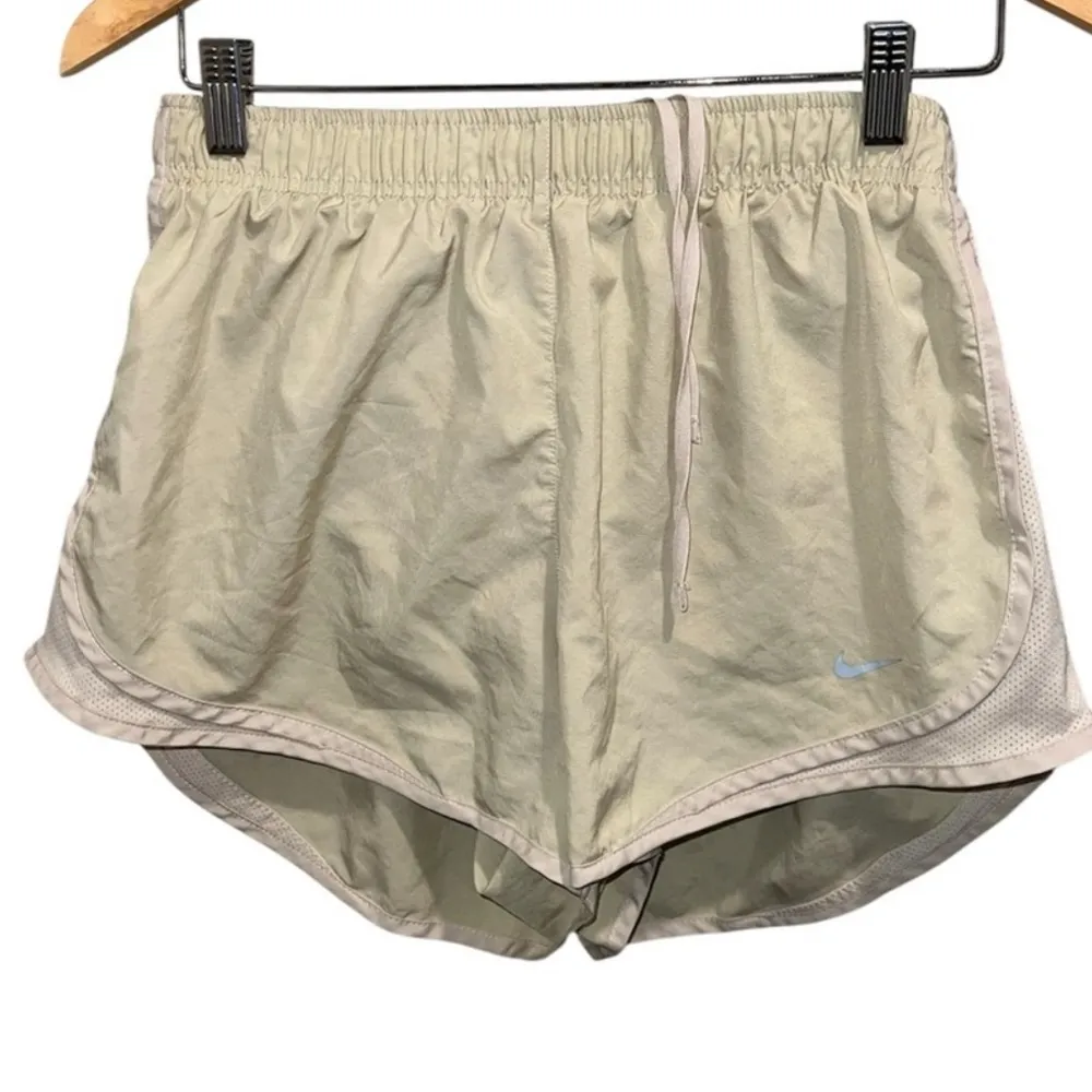 Nike Women's Cream Athletic Shorts - Image 2