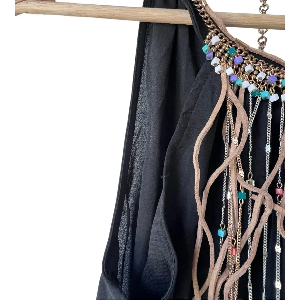 Women’s neckline sleeveless blouse boho blouse with fringe necline XOXO size XS. - Image 5